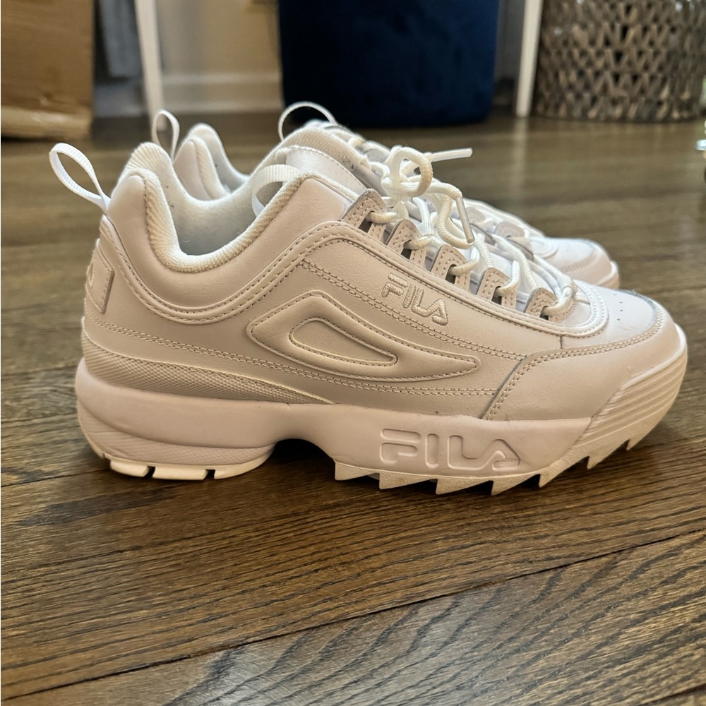 Worn 2x. FILA Disruptor Sneakers in White. Sz 10